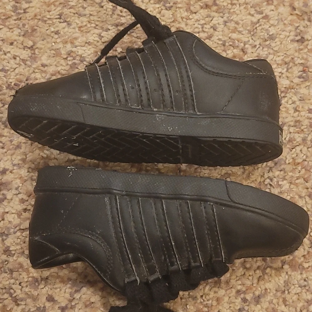 K-swiss black tennis shoes Infant 7